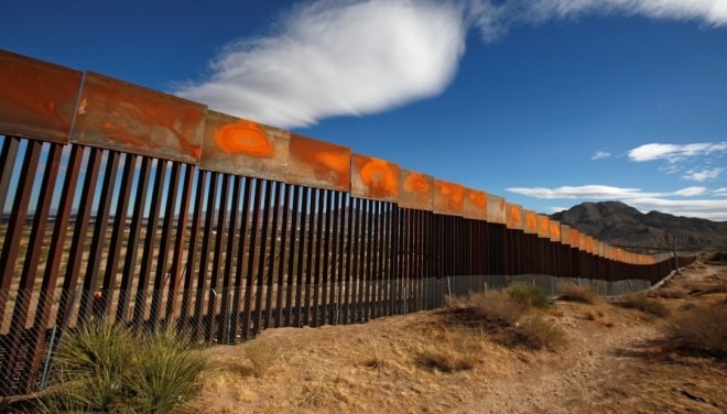 Một đoạn hàng rào biên giới mới xây tại thành phố Sunland Park, bang New Mexico, Mỹ.