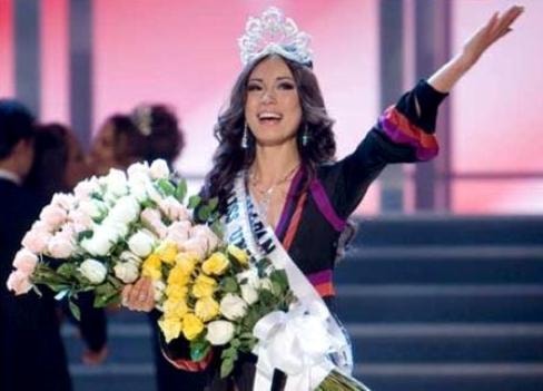 Riyo Mori giành ngôi Hoa hậu tại Miss Universe 2007. Với chiến thắng này, cô là người đẹp Nhật Bản thứ hai đăng quang trong lịch sử cuộc thi. Riyo Mori cao 1,74 m và giành giải 