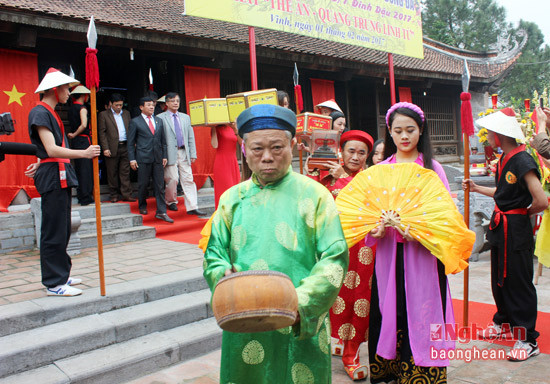 Lễ rước Ấn - Quang Trung linh từ.