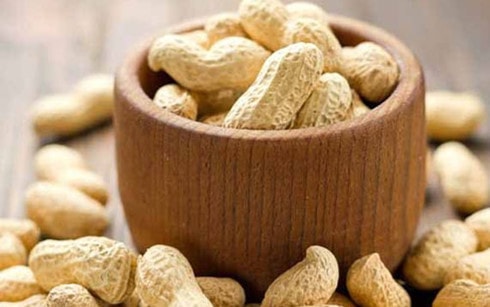 Đưa lạc hay đậu phộng vào thực đơn của trẻ ngay từ 4 tháng tuổi có thể giảm tới 80% nguy cơ dị ứng với loại thực phẩm này khi lớn. (ảnh: Internet)