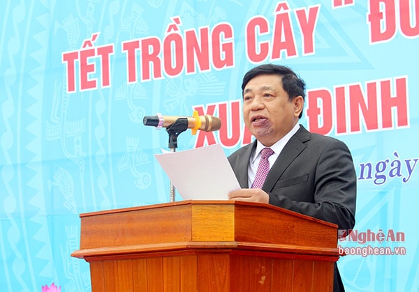 Đồng chí Nguyễn Xuân Đường - Phó Bí thư tỉnh ủy, Chủ tịch UBND tỉnh nhấn mạnh vai trò của công tác trồng, chăm sóc, bảo vệ rừng trong điều kiện biến đổi khí hậu mạnh mẽ. Ảnh Nguyên Sơn