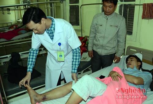 Bệnh nhân bị tai nạn giao thông vào điều trị ở Bệnh viện Chấn thương chỉnh hình Nghệ An vào ngày 30 Tết.