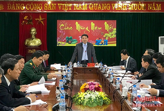 Bí thư Tỉnh ủy Nguyễn Đắc Vinh chủ trì cuộc làm việc. Ảnh QT