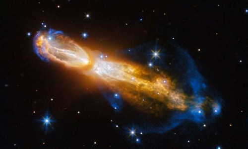 Tinh vân Calabash hình thành bởi vật chất giải phóng từ một ngôi sao chết. Ảnh: NASA/ESA Hubble Space Telescope.