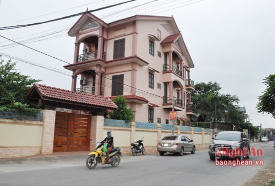 ngôi nhà khang trang của gia đình anh Hoà, chị Thuỷ ở quỳnh Hậu, Quỳnh Lưu. Ảnh: Thu Huyền