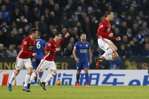 Ibrahimovic ghi bàn thắng thứ 15 cho Man Utd tại Ngoại hạng Anh. Ảnh: Reuters.