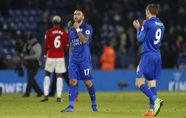 Leicester chỉ còn cách nhóm xuống hạng một điểm. Ảnh: Reuters.