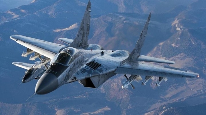 Tiêm kích Mig-29 là chiến đấu cơ 1 người lái có chiều dài 17,37m, sải cách 11,4m và chiều cao 4,37m.