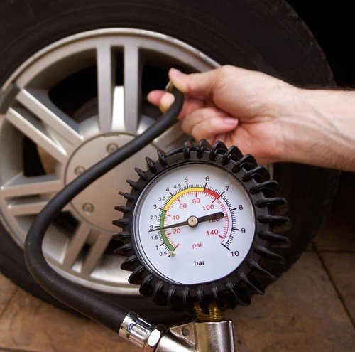 Kiểm tra lốp thường xuyên sẽ giúp tiết kiệm xăng.