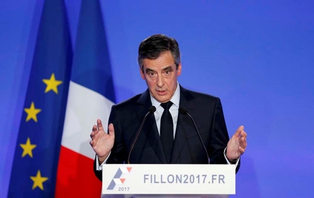 Cựu thủ tướng Pháp François Fillon chính thức xin lỗi về việc tuyển dụng vợ con. Ảnh: Reuters