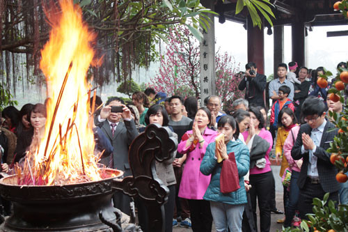 giam-doc-trung-tam-ho-tro-xuat-khu-di-le-trong-gio-lam-viec