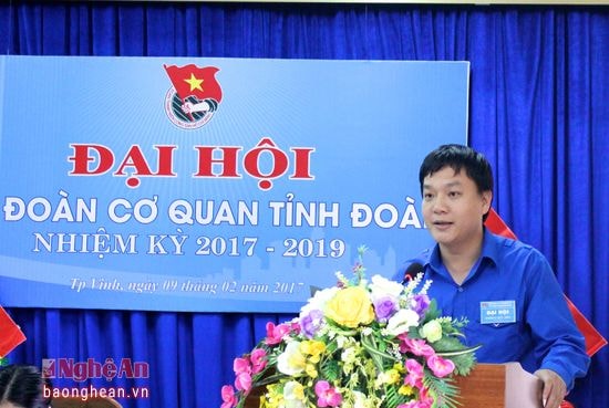 Đồng chí Phạm Tuấn Vinh - Bí thư Đảng uỷ cơ quan đề nghị các Đoàn viên cơ quan Tỉnh đoàn phát huy trí tuệ, nhiệt huyết của tuổi trẻ, đóng góp đưa phong trào Đoàn của tỉnh đứng vào nhóm đầu của toàn quốc. (Ảnh:Mỹ Nga)