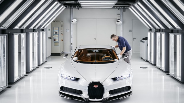 Trong năm nay, sẽ chỉ có tối đa 70 chiếc Bugatti Chiron xuất xưởng, và chiếc đầu tiên sẽ đến tay khách hàng trong quý I này.