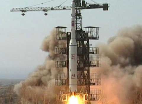 Ngày 12/2/2013: CHDCND Triều Tiên tiến hành thử nghiệm vũ khí hạt nhân mới, với sức công phá từ 6-9 kiloton.