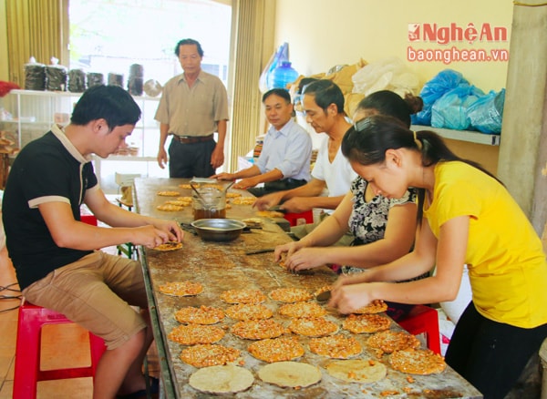 Làng nghề bánh đa, kẹo lạc Vĩnh Đức (Đô Lương) đã đi vào sản xuất tập trung tại khu quy hoạch ở Thị trấn Đô Lương.