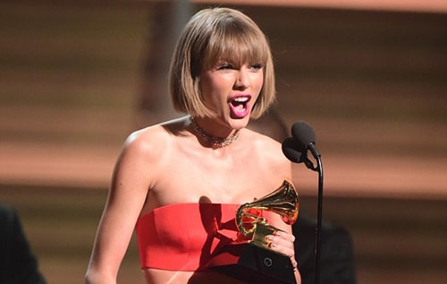 Taylor Swift phát biểu tại Grammy 2016. 