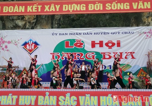 Lễ hội Hang Bua năm 2016 tưng bừng khai mạc.