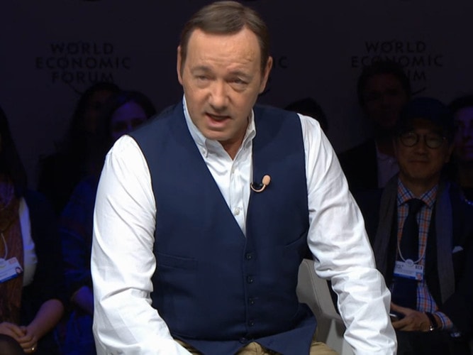 Kevin Spacey được biết đến với vai trò là giáo sư tại trường Đại học Oxford của Anh. Ngoài ra, ông còn từng làm giám đốc nghệ thuật cho Nhà hát London's Old Vic.