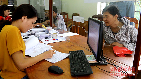 Rà soát cấp thẻ BHYT tại BHXH Thành phố Vinh Ảnh Lâm Tùng