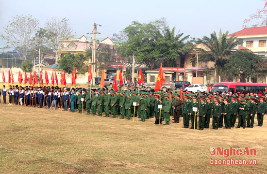 Hoà chung không khí lên đường tòng quân nhập ngũ, sáng 15/02, các địa phương miền núi Nghệ An cũng tổ chức tốt lễ giao quân năm 2017.