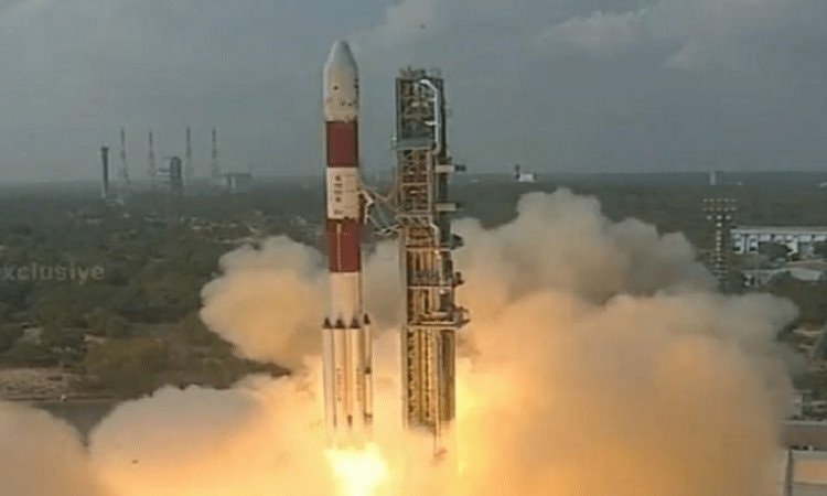 Tên lửa đẩy PSLV-C37 mang theo các vệ tinh được phóng từ bãi phóng ở Sriharikota, bang Andhra Pradesh, miền Nam Ấn Độ