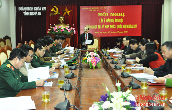 Đồng chí Nguyễn Thanh Hiền - Ủy viên BCH Đảng bộ tỉnh, Phó trưởng đoàn ĐBQH tỉnh chủ trì hội nghị