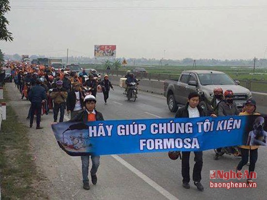 Hành vi coi thường sự an toàn giao thông của Nguyễn Đình Thục và những người tham gia khiếu kiện