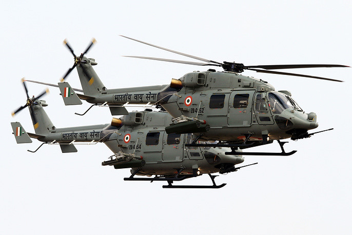 Hai chiếc trực thăng đa nhiệm Westland Lynx của Anh . Ảnh: TASS