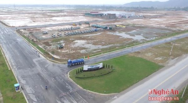 Boosting the construction progress in the integrated tounship and industrial park VSIP Nghe An. Photo: CHAU LAN