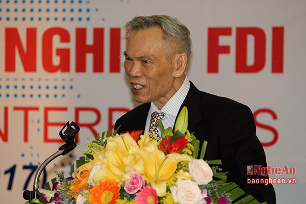Ông Trường Đình Tuyển phát biểu tại cuộc đối thoại với doanh nghiệp FDI. Ảnh Nguyên Sơn