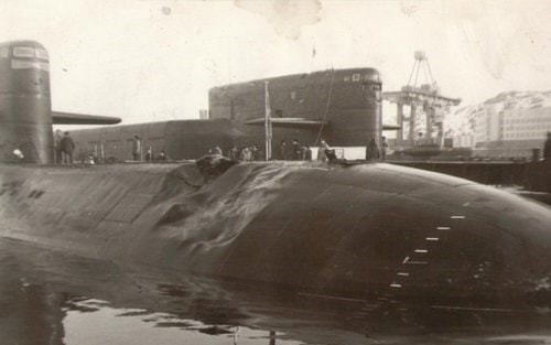 Tàu ngầm K-407 bị lõm sau khi va chạm với USS Grayling. Ảnh: Alexey Tuzov