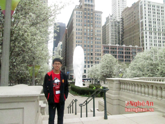 Sau khi dành được học bổng ở 4 trường đại học, Hào có cơ hội lần thứ 2 được trở lại Mỹ