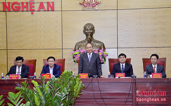 Thủ tướng Nguyễn Xuân Phúc chủ trì phát biểu tại cuộc làm việc. Ảnh Phan Minh.
