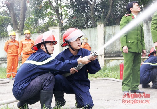 Tập trung phun nước tiêu điểm.