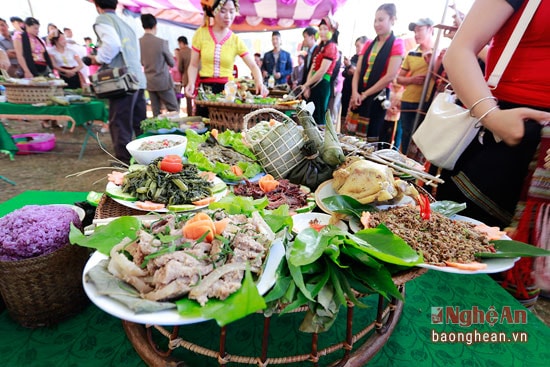 Đến đây, du khách thực sự ấn tượng với các món ăn độc đáo chỉ có ở vùng cao Nghệ An.