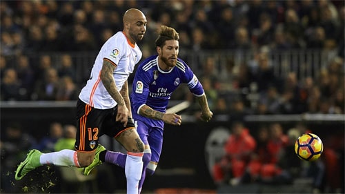 real-thua-valencia-cuoc-dua-liga-lai-rong-mo-cho-barca-1