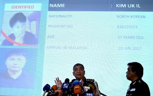 Kim Uk-il, một nhân viên của Air Koryo t