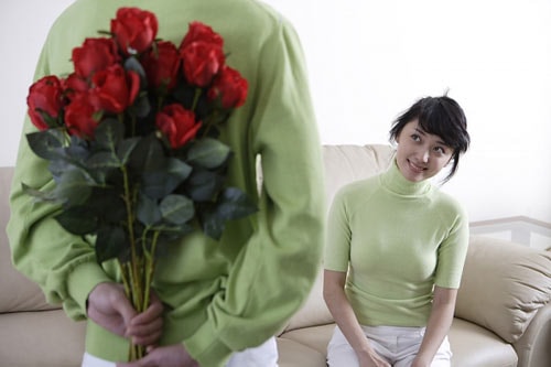 người vợ khôn ngoan biết cách nhắc nhở chồng trước những dịp đặc biệt. 