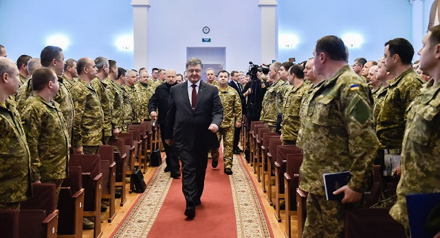 Tổng thống Ukraine Petr Poroshenko lại tuyên bố về nguy cơ 