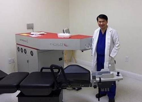Bác sĩ Phạm Hoàng Tánh, chủ tịch Hội Y Bác sĩ người Mỹ.