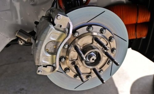 Má phanh sinh nhiệt có thể dẫn đến mùi khét.