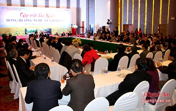 Đông đảo người Nghệ An đang lao động học tập tại Hà Nội tham dự cuộc gặp mặt. Ảnh Nguyên Sơn