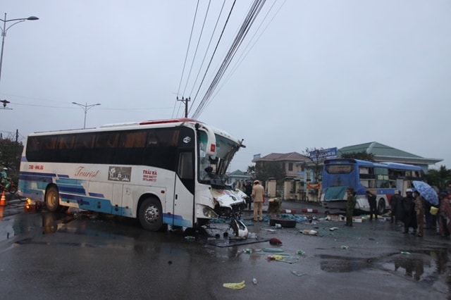 Hiện trường vụ tai nạn kinh hoàng. Ảnh: Nguyên Phúc