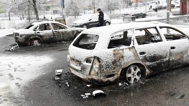 Bạo động nổ ra ở ngoại ô Stockholm vào đầu tuần. Ảnh: CNN.