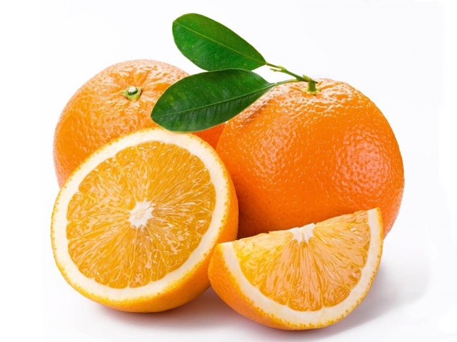 Cam: Không chỉ giàu vitamin C - tăng sức đề kháng cho bà bầu, nước cam còn dồi dào axit folic và kali – chất phòng chống dị tật bẩm sinh cho thai nhi và giúp sản xuất các tế bào máu khỏe mạnh.