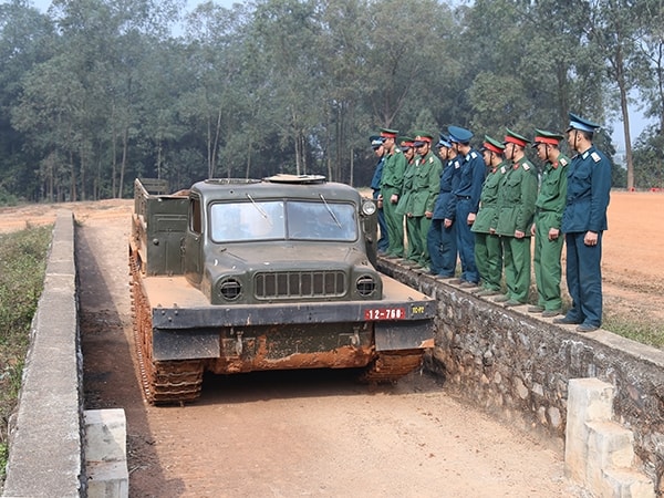 Trao đổi với báo PK-KQ, Đại úy Nguyễn Văn Thắng - Đại đội trưởng Đại đội 1 (Phân hiệu 2), cho biết: 