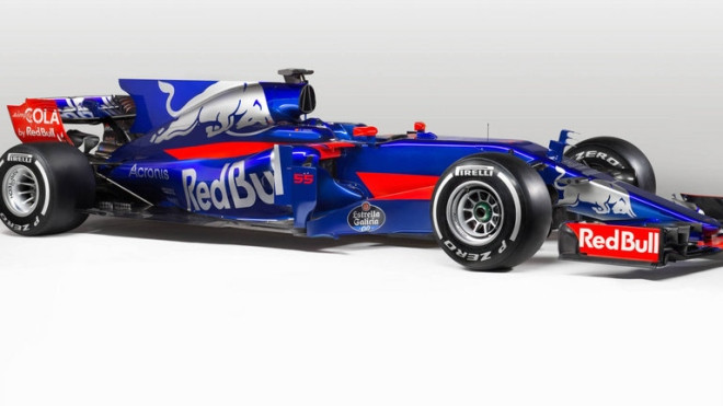 Toro Rosso STR12. Toro Rosso là đội cuối cùng công bố chiếc xe họ sử dụng ở mùa giải mới hôm 26/2. Thiết kế mang tên STR12 đã gây bất ngờ với hai màu đỏ và xanh dương đậm nét. Những chi tiết trên chiếc xe do James Key thiết kế gây ấn tượng với phẫn mũi và phần eo phía sau tương đối mỏng, khác hẳn với xu thế hầm hố trong mùa giải mới. Tuy nhiên, liệu STR12 có thể bắt kịp về tốc độ so với các đối thủ với thiết kế này?