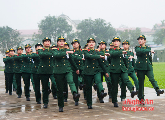 Khối nữ sỹ quan, quân nhân chuyên nghiệp. Những năm qua, những nữ sỹ quan, quân nhân chuyên nghiệp lực lượng vũ trang tỉnh 