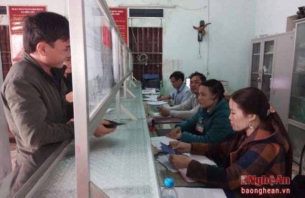 Giao dịch tại Trung tâm một cửa UBND huyện Diễn Châu.