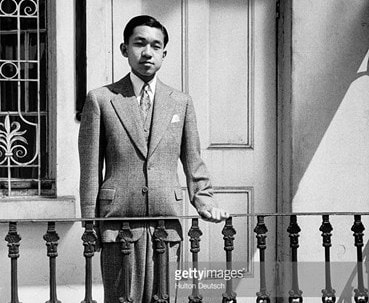 Thái tử Akihito trong chuyến đi Anh quốc dự lễ đăng quang của Nữ hoàng Elizabeth II, năm 1953. Ảnh: Gettyimages.com